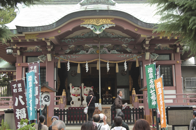 Kham pha nhung ngoi den cau duyen linh thieng tai Tokyo