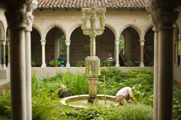 The Cloisters Museum And Gardens Broke Tourist